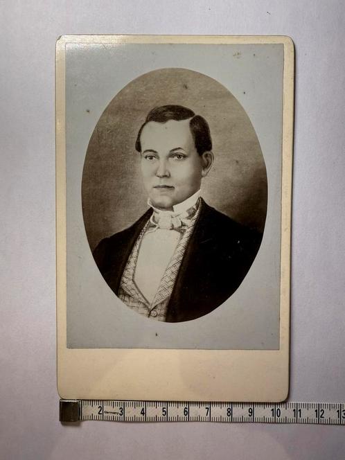 Foto van een portret uit ca. 1845, (kabinetskaart), Verzamelen, Foto's en Prenten, Gebruikt, Foto, Klederdracht, Voor 1940, Ophalen of Verzenden