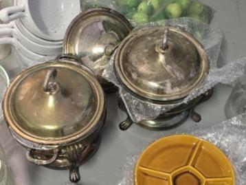 Verzilverde warmhoudschotels beschikbaar voor biedingen
