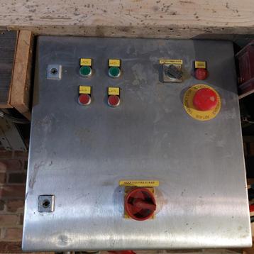 Elektriciteitskast/Besturingskast beschikbaar voor biedingen