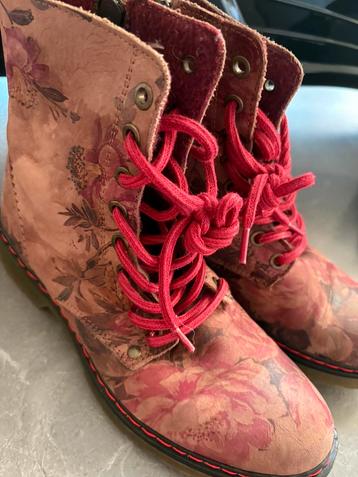 Stoere Roze Botjes met Bloemenprint beschikbaar voor biedingen