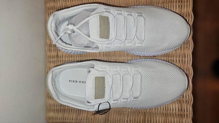 Chaussure hommes jamais utilisé, Vêtements | Hommes, Chaussures, Neuf, Baskets, Blanc, Enlèvement