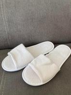 Nieuw pantoffels maat 40/41, Kleding | Dames, Ophalen of Verzenden, Nieuw, Wit, Pantoffels of Sloffen