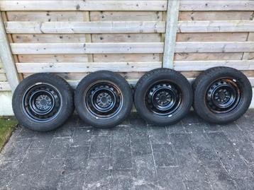 Velgen 5x115 met banden en wieldeksels beschikbaar voor biedingen