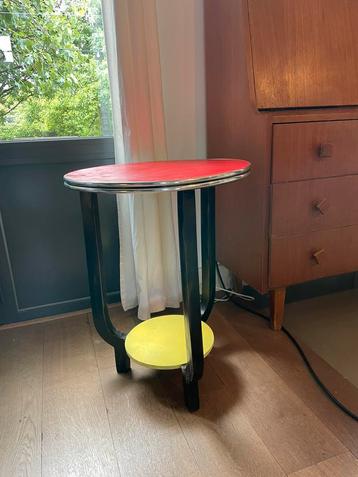 Bijzettafel retro beschikbaar voor biedingen