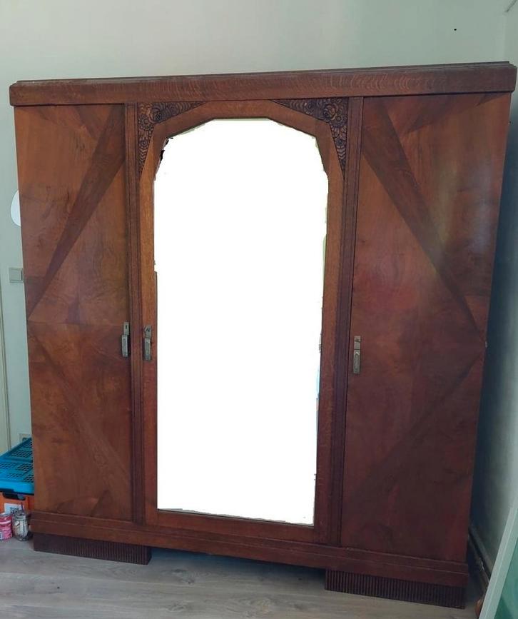 Garde-robe couleur chêne foncé, Antiquités & Art, Antiquités | Meubles | Armoires, Enlèvement