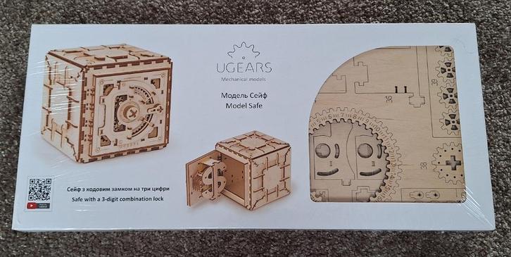 UGears houten modelbouw - werkende kluis (nieuwstaat), Hobby en Vrije tijd, Modelbouw | Figuren en Diorama's, Nieuw, Figuur of Figuren