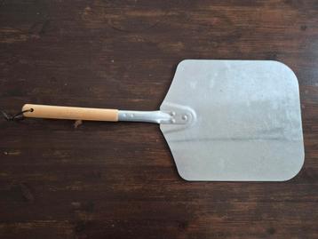 2 nooit gebruikte pizzascheppen beschikbaar voor biedingen