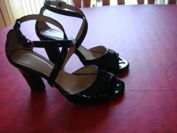 Chaussures vernies noires. "MIRALLES" pointure 37 beschikbaar voor biedingen