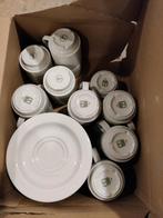 Mosa bordjes 120 en mosa kopjes 122, Ophalen of Verzenden, Zo goed als nieuw, Effen, Kop(pen) en/of Schotel(s)