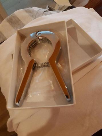 Pince à champagne - métal chromé beschikbaar voor biedingen