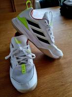 Adidas tennisschoenen maat 37 1/3, Sport en Fitness, Volleybal, Ophalen, Zo goed als nieuw, Schoenen