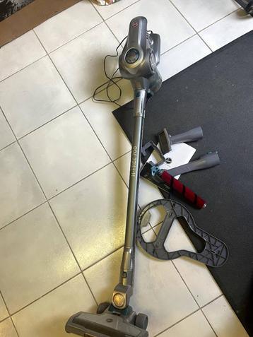 Aspirateur balai complet Hoover