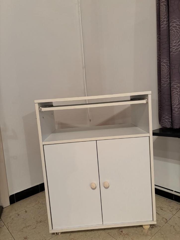 Compact wit kastje met uitschuifbare plank, Huis en Inrichting, Bureaus, Gebruikt, Bureau, Ophalen