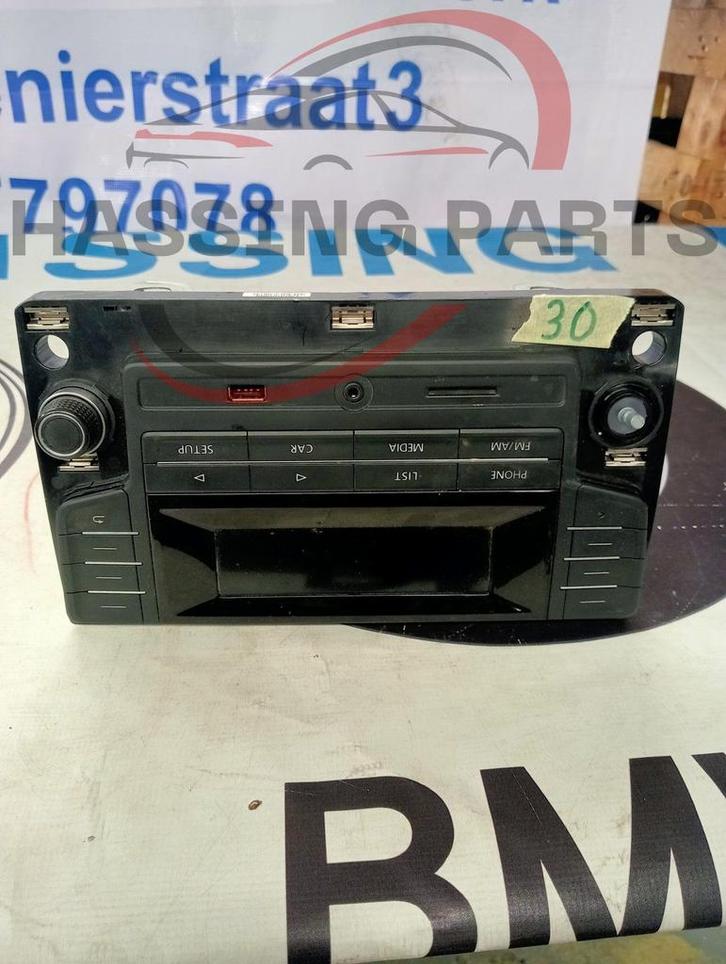 VW Crafter radio 2e0 035 130, Auto diversen, Autoradio's, Gebruikt, Ophalen of Verzenden