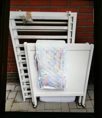Lit bébé de la maison André à Bruxelles  beschikbaar voor biedingen