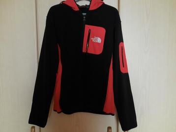 Sportieve zwart/rode vest. Maat L beschikbaar voor biedingen