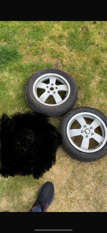 Vespa 12 inch velgen met band voor en achter beschikbaar voor biedingen