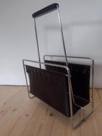 Vintage krantenbak / lectuurhouder (leder - chrome - hout), Huis en Inrichting, Woonaccessoires | Krantenbakken en Lectuurbakken