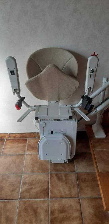 traplift, merk Mobilae, Diversen, Ophalen, Zo goed als nieuw, Met bocht