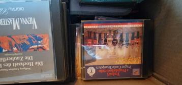 Doos met cd's en verschillende soorten muziek beschikbaar voor biedingen