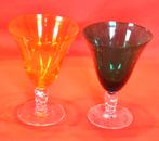 deux verres evasé de couleur avec pied torsadé, Enlèvement ou Envoi