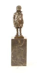 Een bronzen beeld , blijde jongen , kado, Enlèvement ou Envoi, Neuf