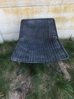 Zwarte (rieten?) loungestoel met metalen onderstel., Tuin en Terras, Ophalen