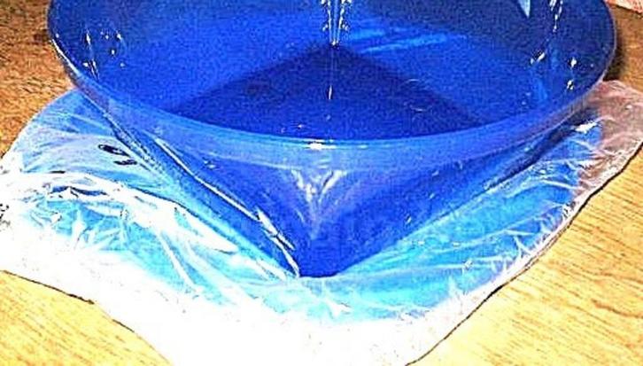 Tupperware: blauw geverfde doos in de vorm van een ontwerp, Huis en Inrichting, Keuken | Tupperware, Nieuw, Bus of Trommel, Blauw