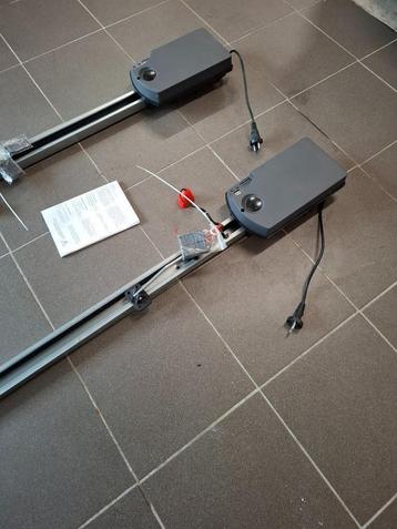 GARAGEPOORT OPENER 220V beschikbaar voor biedingen