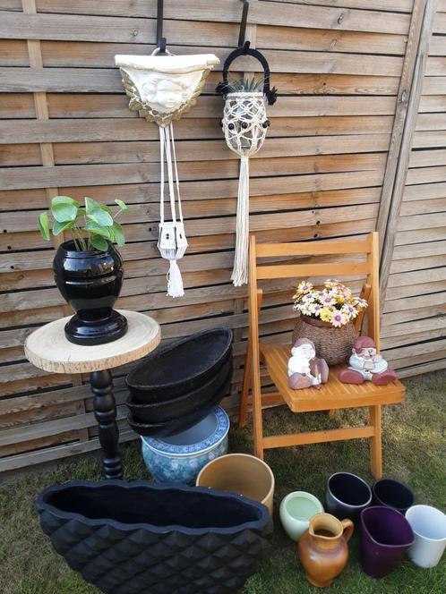 Veel bloempotten en macrame hangers !, Tuin en Terras, Bloempotten, Zo goed als nieuw, Ophalen