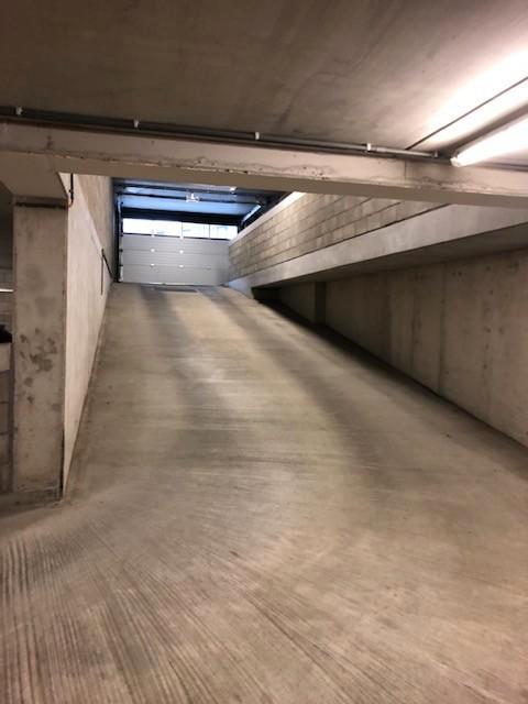 Deurne Dascottelei autostaanplaats te huur in nw. residentie, Immo, Garages & Places de parking, Province d'Anvers