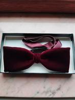 Noeud papillon velours bordeaux, Enlèvement