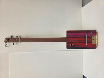 Gitaar  beschikbaar voor biedingen