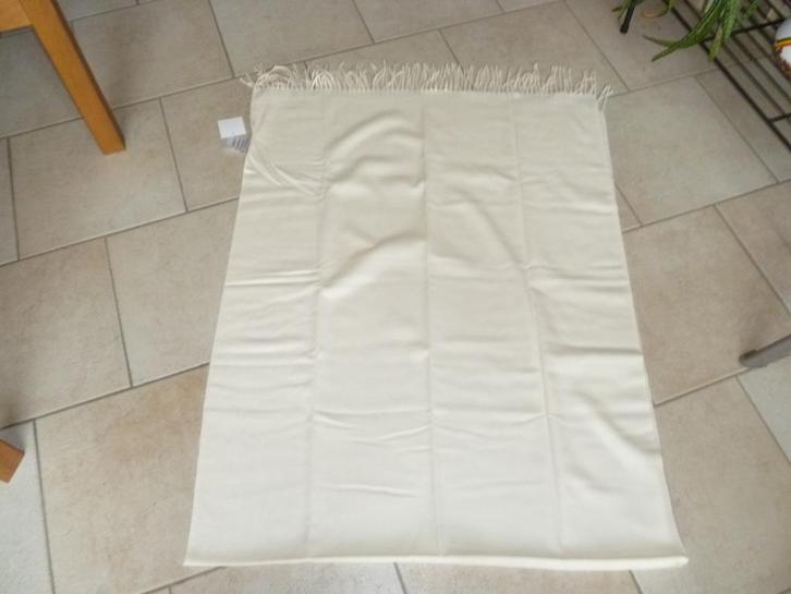 Sjaal in gebroken wit, Kleding | Dames, Mutsen, Sjaals en Handschoenen, Nieuw, Sjaal, Ophalen of Verzenden