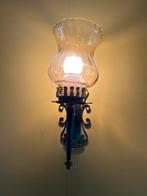 Vintage wandlamp van metaal en glas., Huis en Inrichting, Lampen | Wandlampen, Ophalen, Gebruikt, Glas