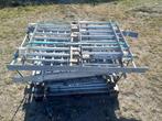 Tralies paardenstal, Dieren en Toebehoren