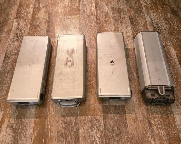 Partij fiets accu's 4 stuks ( DEFECT ), Fietsen en Brommers, Fietsaccessoires | Fietsaccu's, Gebruikt, Ophalen of Verzenden