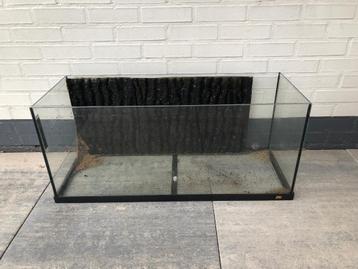 GRATIS Aquarium 80 x 30 x 35 helaas lek bij de bodem beschikbaar voor biedingen