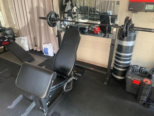 Bench Press ; Preacher Curl, barre olympique, plaques de mus, Sports & Fitness, Appareils de fitness, Comme neuf, Centrale électrique