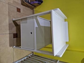 Table à langer beschikbaar voor biedingen