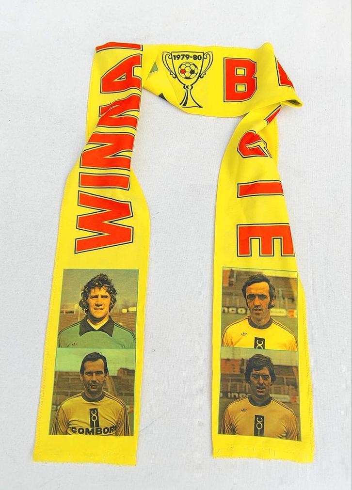 SK Beveren 1980 sublieme vintage voetbal sjaal met spelers, Verzamelen, Sportartikelen en Voetbal, Zo goed als nieuw, Spel, Ophalen of Verzenden