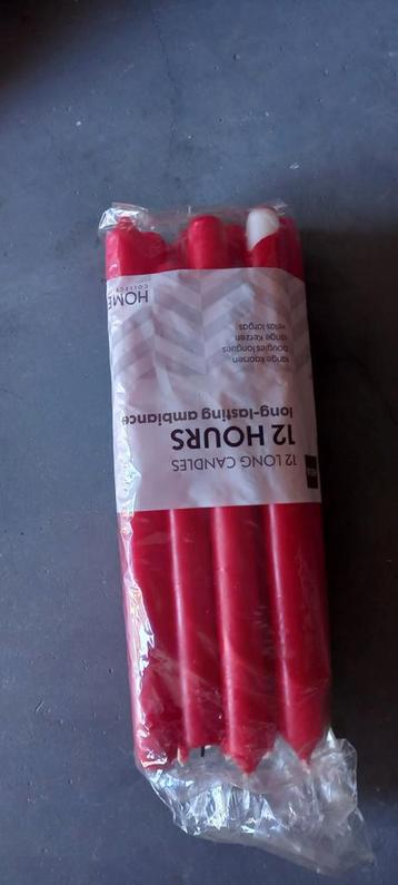 Pak rode kaarsen beschikbaar voor biedingen