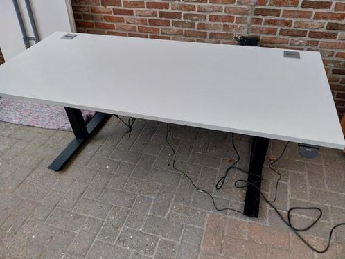 Elektrisch zit-sta bureau, Zakelijke goederen, Kantoor en Winkelinrichting | Kantoorartikelen, Ophalen