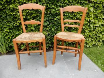 2 antieke stoeltjes beschikbaar voor biedingen
