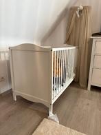 Babybed + matras + gordijn, Kinderen en Baby's, Kinderkamer | Complete kinderkamers, Ophalen, Zo goed als nieuw