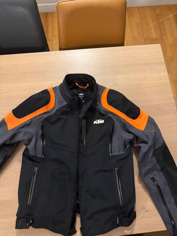 Veste ktm beschikbaar voor biedingen