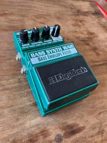 Digitech Bass Synth Wah disponible aux enchères