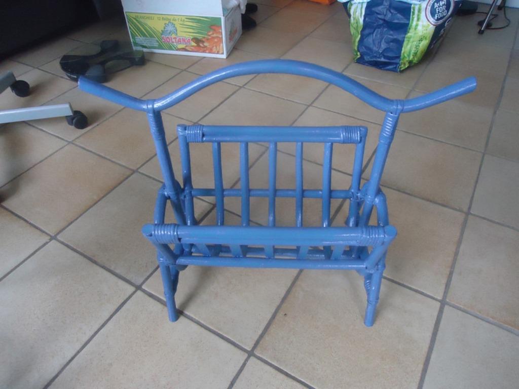 Porte journaux en bambou et bois peint en bleu L. 43,5 cm l., Enlèvement, Utilisé