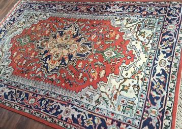 Perzisch tapijt. Prima staat beschikbaar voor biedingen