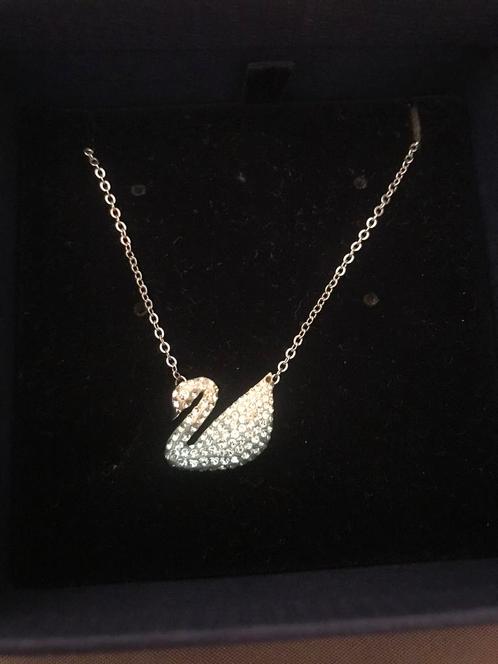 Swarovski zwaan halsketting, Handtassen en Accessoires, Kettingen, Blauw, Ophalen of Verzenden